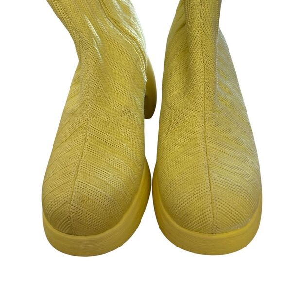 Camper Thelma chunky platform sock boots, Yellow,NWOT Flaw dirt spots, Size 7.5 - Picture 11 of 16